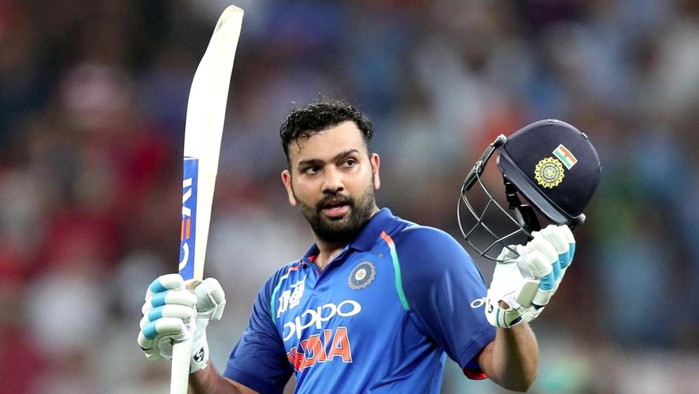 টি-টোয়েন্টি ক্রিকেটে সব চেয়ে বেশি আন্তর্জাতিক শতরানের মালিকও রোহিত। চারটি শতরান রয়েছে তাঁর। এই ধরনের ক্রিকেটে ১৫০টি ছয়ও মেরেছেন কোহলী।