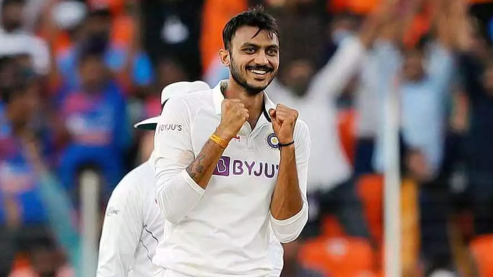 টেস্টে ৩৬টি উইকেট তাঁর দখলে। ঘরের মাঠে অন্য দেশের জন্য বড় বিপদ হয়ে উঠতে পারেন অক্ষর। ম্যাচে দশ উইকেটও নিয়েছেন এক বার।