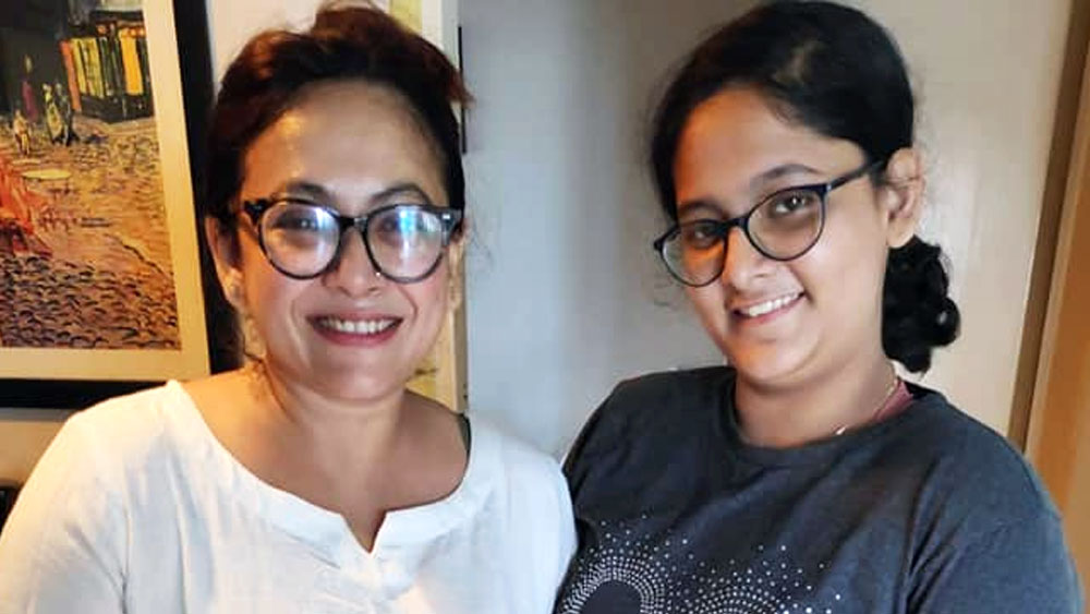 মেয়ের সঙ্গে শ্রীলেখা।