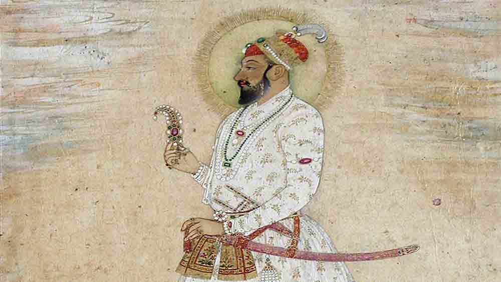 কলকাতায় বেশ কিছু প্রাসাদ তৈরি করিয়েছিলেন মীর জাফর। বেলভিডিয়ার গার্ডেন হাউস তিনি উপহার দিয়েছিলেন ওয়ারেন হেস্টিংসকে। এই ভবনের সঙ্গে আবার জড়িয়ে আছে প্রিন্স আজিম উস খানের নামও। অওরংজেবের নাতি এবং প্রথম বাহাদুর শাহ জাফরের ছেলে প্রিন্স আজিম ছিলেন বাংলা-বিহার-ওড়িশার সুবেদার।