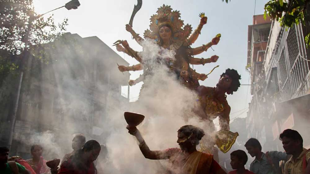 জগৎসভায় দুর্গোৎসব তার নিজের জায়গাটা পেয়েছে। 