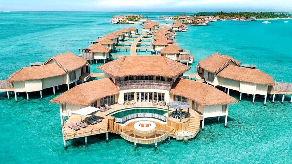 প্রত্যেকেরই বছরে এক বা একাধিক ছবি মুক্তি পায়, বা সে সব ছবির পারিশ্রমিকের টাকাতেই শখ আহ্লাদ চলে— এমন কথা বোধ হয় এঁদের পরম বন্ধুও বলতে পারবেন না। তা হলে কারা চালান তারকাদের খরচাপাতি?