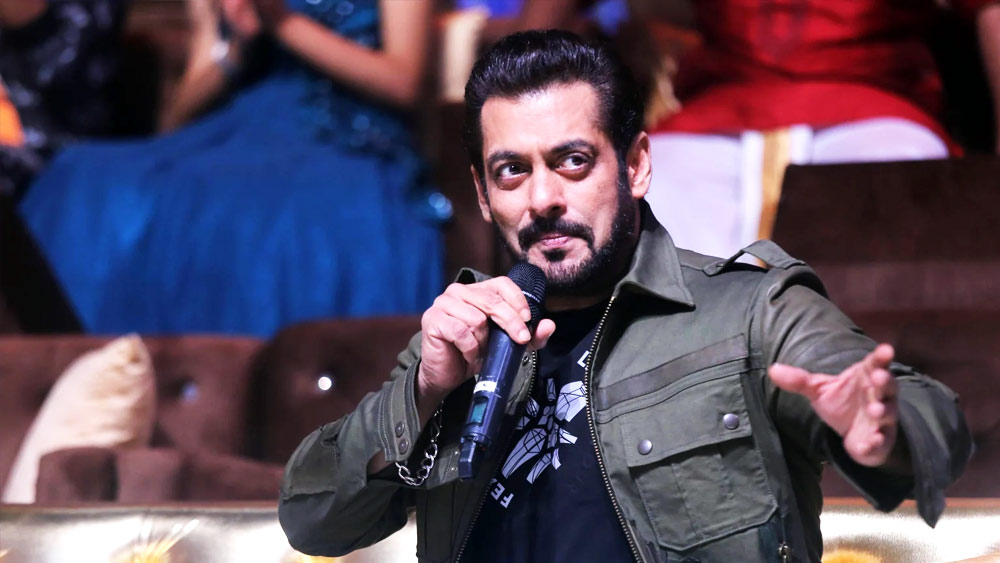 ‘বিগবস’ আর সলমন খান এখন প্রায় সমার্থক। শুরুতে প্রতি পর্বে ‘বিগবস’-এর মঞ্চে উঠতে সাড়ে ছ’কোটি টাকা নিতেন টাইগার। পরে তা বেড়ে সাড়ে আট কোটি হয়। এখন অবশ্য আর অত হিসেব করেন না। সিজন পিছু ২০০ কোটি টাকা নিয়ে নেন। 