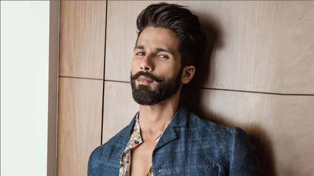 শাহিদ কপূরও বিচারক হয়েছিলেন। নাচের প্রতিযোগিতা ‘ঝলক দিখলা যা’-র পর্ব পিছু পৌনে দু’কোটি টাকা করে নিতেন তিনি। 