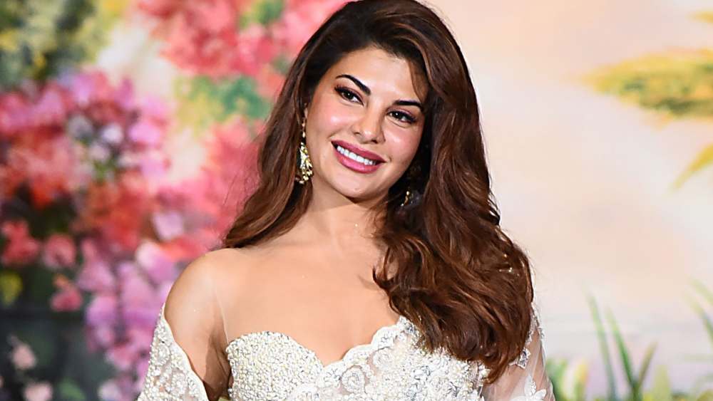 ‘ঝলক দিখলা যা’-র আর এক তারকা বিচারক ছিলেন জ্যাকলিন ফার্নান্দেজ। তিনি পর্ব পিছু সোয়া এক কোটি টাকা নিতেন।