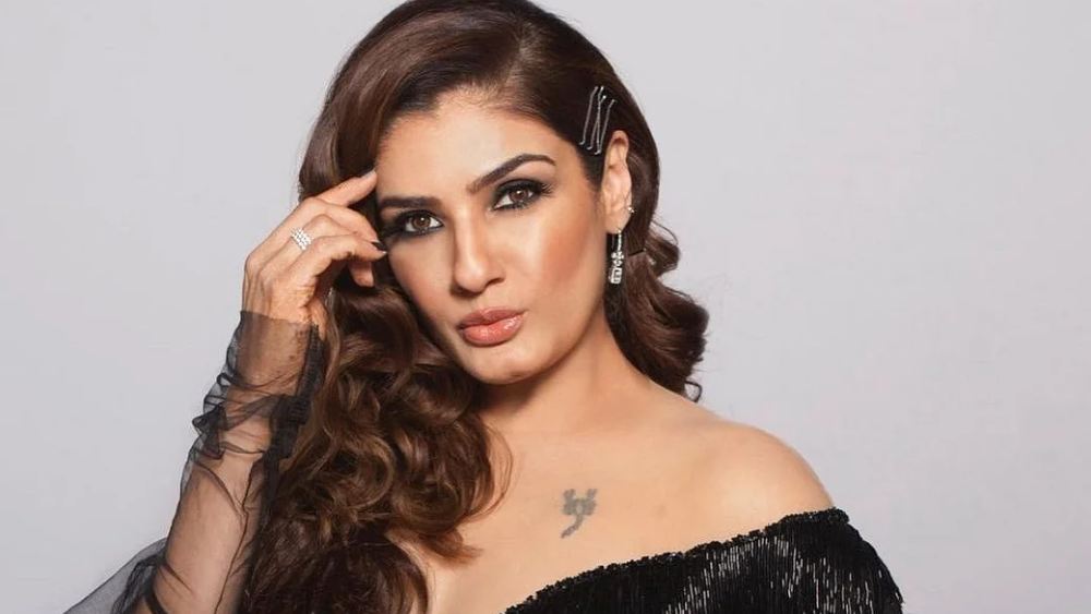 ৯০-এর দশকের আর এক অভিনেত্রী রবিনা ট্যান্ডন ‘শাইন অফ ইন্ডিয়া’র পর্ব পিছু ১ কোটি ২৫ লক্ষ টাকা নিয়েছিলেন। 