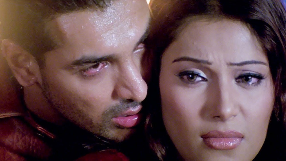 জনের প্রথম কাজ মিউজিক অ্যালবাম। একটি পঞ্জাবি গানের অ্যালবামে তিনি অপরাধ দমন শাখার অফিসার। বড় পর্দায় প্রথম ছবি ‘জিসম’। এই ছবি করার পরেই এক জ্যোতিষীর কাছে গিয়েছিলেন তিনি। জ্যোতিষী কি বলেছিলেন জনকে? এটাই প্রথম, এটাই শেষ ছবি অভিনেতার! বাস্তব কী বলছে? একাধিক জনপ্রিয় ছবি রয়েছে তাঁর ঝুলিতে।