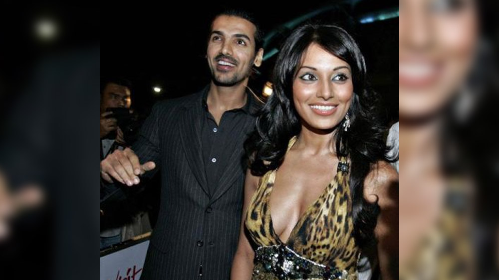 মডেলিং শুরু করার পরেই ধীরে ধীরে নিজের দিকে মনোযোগী হয়ে পড়েন ‘হ্যাপি নিউ ইয়ার’-এর অভিনেতা। সেই সময় তাঁকে প্রায়ই দেখা যেত বান্দ্রার এক জিমে। সাল ২০০৯। ওই জিমে শরীর গড়তে আসতেন বিপাশা বসুও। সেখান থেকেই প্রেম। শুরু লম্বা প্রেম কাহিনি।