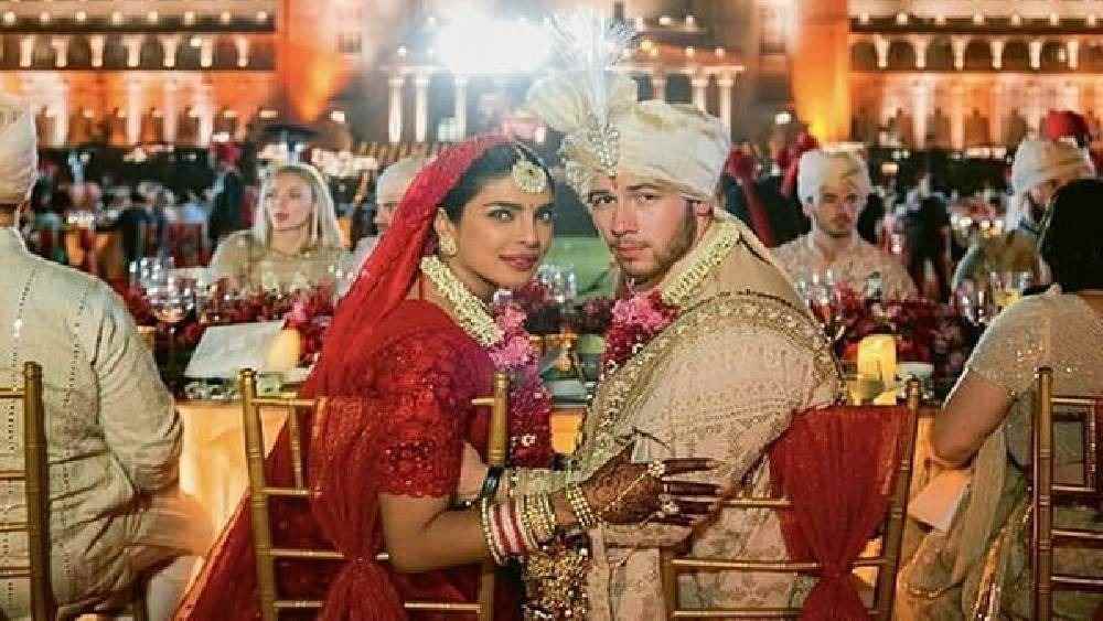 যেহেতু স্থান ছিল রাজপ্রাসাদ তাই বিয়ের থিম যে রাজকীয় হবে, তা বলার অপেক্ষা রাখে না। রাজপ্রাসাদ জুড়ে চলেছিল আলোর খেলা। উজ্জ্বল আলোর রঙে সেজে উঠেছিল উমেদভবন। হিন্দু এবং খ্রিস্টান এই দুই রীতিতেই সম্পন্ন হয়েছিল বিবাহ।