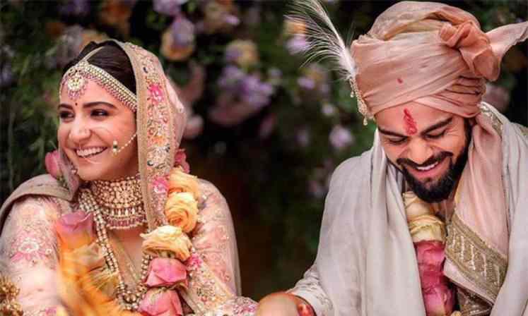 বিরাট-অনুষ্কা: অনুষ্কা শর্মা এবং বিরাট কোহলির বিবাহের থিমের জন্য যে রংগুলি বাছাই করা হয়েছিল, তা হল হাল্কা গোলাপি এবং সাদা। ইতালির এক বিখ্যাত ভিলাতে এই বিবাহ সম্পন্ন হয়েছিল সম্পূর্ণ ভারতীয় রীতি-নীতি ও সাজসজ্জা মেনে।