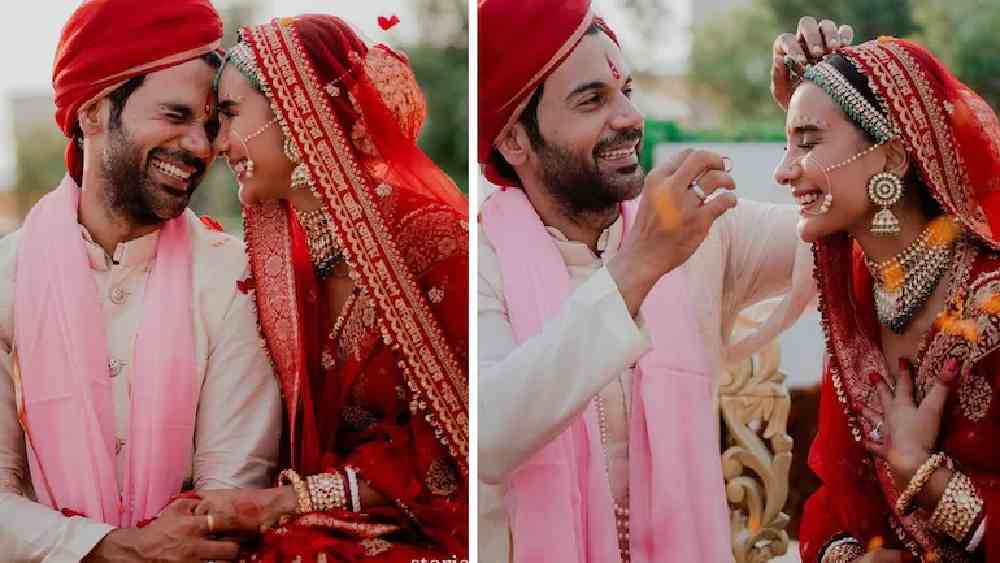 রাজকুমার রাও: স্ত্রীয়ের পোশাকের সঙ্গে সাজুয্য বজায় রেখে লাল পাগরিতে দর্শককে মুগ্ধ করেছেন রাজকুমার রাও। তাঁর পরনে ছিল সাদা শেরওয়ানির সঙ্গে গোলাপি ওড়না। পায়ে ছিল পুঁতির কাজ করা খয়েরি জুতো। হালকা রং পছন্দ হলে আপনি এই সাজ থেকে অনুপ্রেরণা নিয়ে সেজে উঠতে পারেন নিজের বিশেষ দিনটির জন্য।