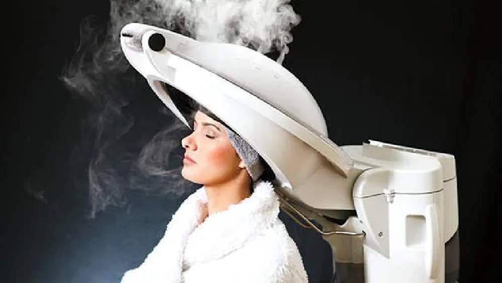 হেয়ার স্পা: শুধু মুখ নয়, সমান নজর দিতে হবে চুলের স্বাস্থ্যের দিকেও। চুলকে মসৃণ ও কোমল করে তুলতে হেয়ার স্পা করাতে পারেন। বিয়ের সপ্তাহখানেক আগে এক বার হলেও হেয়ার স্পা করিয়ে নিন।