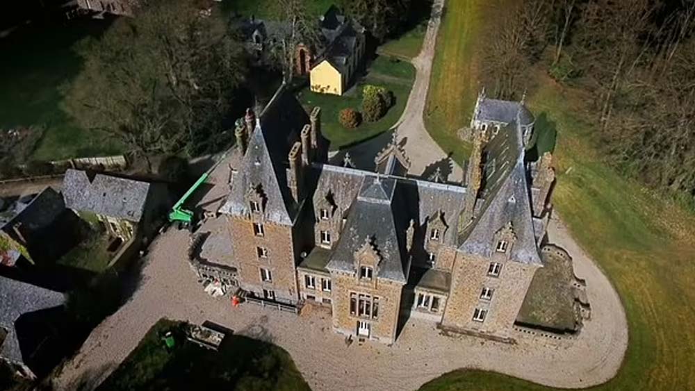 এই সেই দুর্গ।