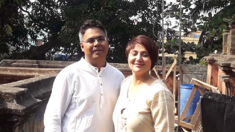 ইদানীং মীর এবং স্বস্তিকা চর্চায়।
