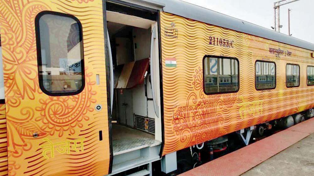 তেজসের বগি দিয়েই চলছে মুম্বই-নয়াদিল্লি রাজধানী এক্সপ্রেস।