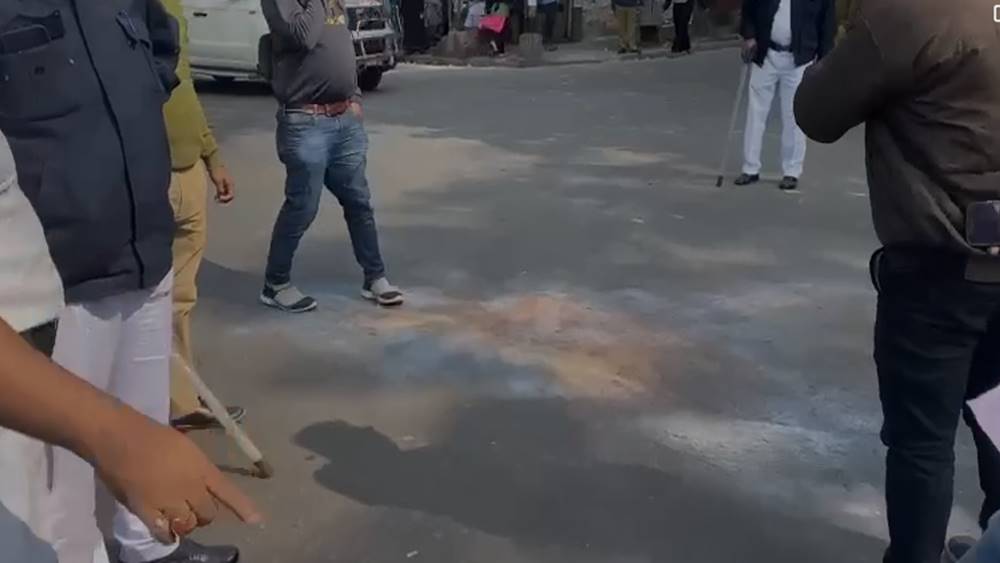 টাকি স্কুলের সামনে বোমাবাজি।