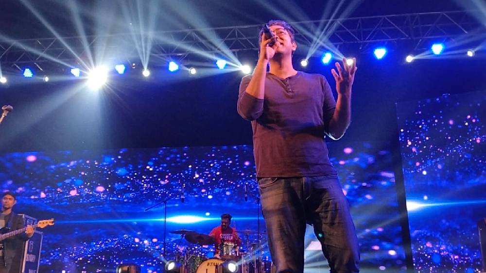 ‘আমি আজকাল ভাল আছি’ শুনে শীতের রোমাঞ্চ যেন আরও এক ডিগ্রি বেড়ে গেল। 