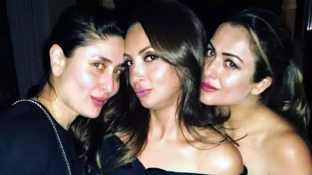 পুরস্কার মঞ্চের ওই দুই নায়িকাও ঝগড়ায় জড়িয়েছিলেন। ছবির শ্যুটিংয়ে সহ অভিনেত্রীকে কালো বেড়াল বলে কটাক্ষ করেছিলেন অন্য জন। সেটাই ছিল বলিউডে তাঁদের প্রথম এবং শেষ ছবি। 