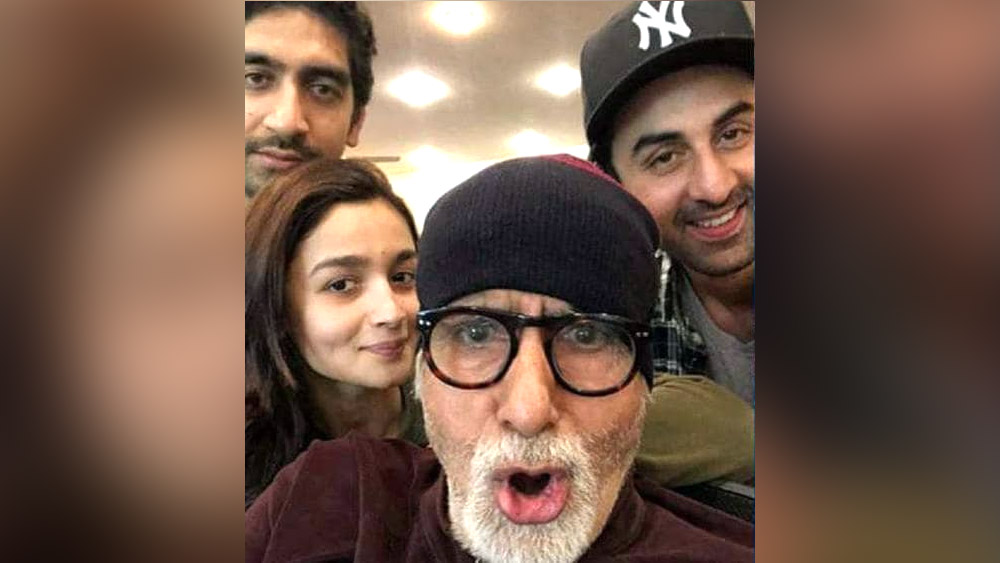 বলিউড অভিনেতাদের অনেকেই হলিউডে কাজ করেছেন। অমিতাভ বচ্চন, ইরফান খান, ঐশ্বর্য রাই বচ্চন, প্রিয়ঙ্কা চোপড়া, দীপিকা পাড়ুকোনের মতো অনেকেই আন্তর্জাতিক খ্যাতির মঞ্চ ছুঁয়ে এসেছেন।