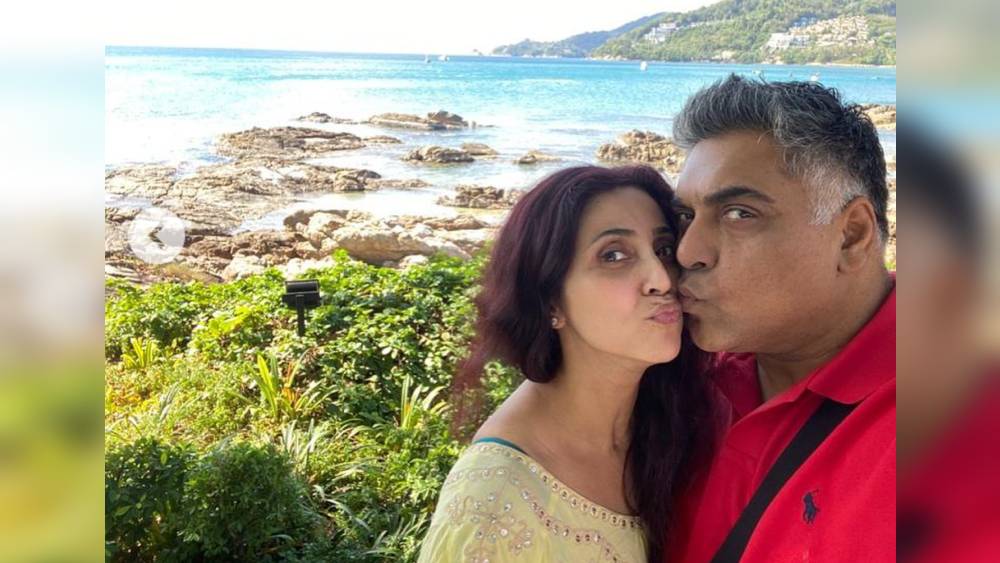 মুম্বইয়ের কাছেই উপকূল শহরতলি অলিবাগ। মুম্বইয়ের সংযোজিত শহরাঞ্চলের মধ্যেই অবস্থান। তবে শহরাঞ্চলের মধ্যে থেকেও শহুরে কোলাহলমুক্ত এলাকা অলিবাগ। যা মুম্বইয়ের অভিজাতদের অবসর যাপনের নতুন গন্তব্য হয়ে উঠেছে ইদানীং। 