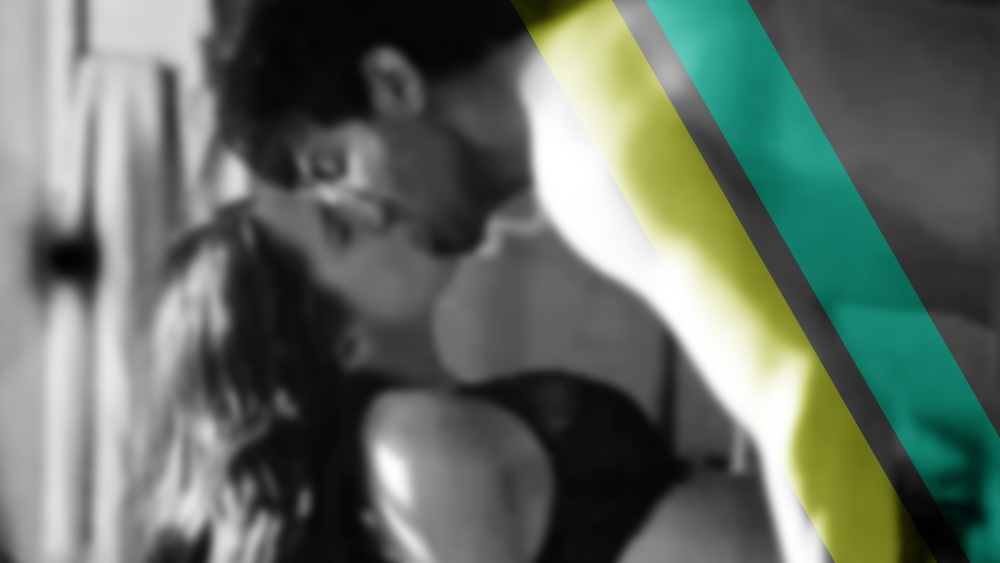 এখন সেই আস্থাই আইনি কাগজ প্রস্তুত করেন। তাঁর বিশেষ ব্যাগে থাকে মহিলা অভিনেত্রীর শারীরিক উত্তেজনার অভিনয়ের জন্য কৃত্রিম পুরুষাঙ্গ, পুরুষের উত্তেজনার মুহূর্তকে আড়াল করার জন্য অ্যাথলেটিক গার্ড, নগ্ন দৃশ্যে যাতে অভিনেতা অভিনেত্রীদের সম্পূর্ণ নগ্ন না হতে হয়, তার জন্য বিশেষ পোশাক, এ ছাড়া মিন্ট ট্যাবলেট, দাঁতের ব্রাশ, ডিওডোরেন্ট স্প্রে, নেল কাটার, লিস্টেরিন ইত্যাদি।