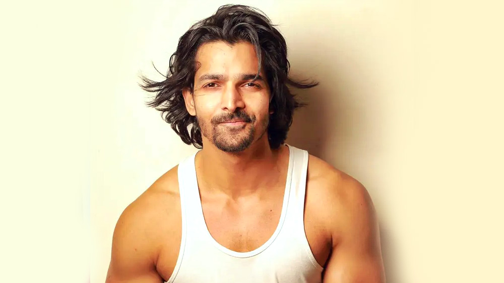 টেলিভিশন এবং সিনেমায় পরিচিত মুখ হর্ষবর্ধন রানে। বলিউডের উঠতি অভিনেতার তালিকায় তাঁর নাম থাকলেও সমালোচকদের চোখে পড়েছেন। ‘সনম তেরি কসম’, ‘হাসিন দিলরুবা’র মতো বেশ কয়েকটি ছবিতে অভিনয়ও করেছেন। হর্ষও এমন পরিস্থিতির শিকার হন। 