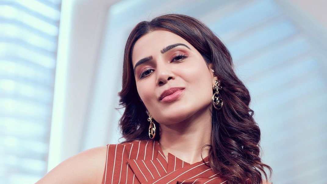 ত্বকের আর্দ্রতা ধরে রাখার জন্য সপ্তাহে অন্তত দু’দিন সামান্থা গরম জলে ভাপ নেন। 