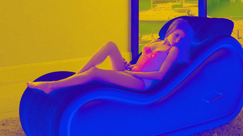 ‘সোফার ব্যবহার’! সেটা ঠিক কেমন, তার একটি সহজ ব্যখ্যা দিয়েছিলেন নিউ ইয়র্কের বৈগ্রাহিক থিয়েটার নির্মাতা ‘ব্রডওয়ে’-র এক নর্তকী। তিনি বলেছিলেন, ‘‘গোটা ঘরে একটি মাত্র সোফা, যদি কাজ পেতে হয় তবে ওখানেই তোমায় ‘ওঁদের’ সঙ্গে শুতেও হবে।’’  