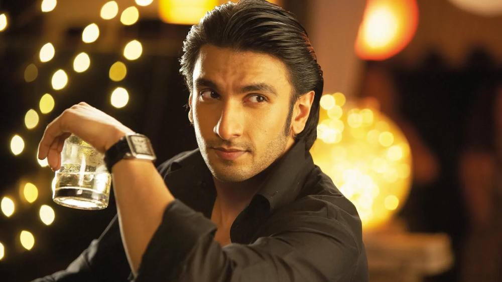 পদ্মাবত-এর ‘আলাউদ্দিন খিলজি’-র চরিত্র রণবীর সিংহকে বলিউডের পাকাপোক্ত জায়গা এনে দিয়েছে বলে মনে করেন তাঁর সমালোচকরাও। ব্যান্ড বাজা বারাত থেকে অভিনয় জীবন শুরু করা রণবীর এখন বলিউডের প্রথম সারির অভিনেতা হিসেবে গণ্য হন। এই রণবীরকেও কাস্টিং কাউচের মুখোমুখি হতে হয়েছিল। কেরিয়ারের শুরুতে হওয়া সেই অভিজ্ঞতার কথা প্রকাশ করেছেন অভিনেতা। 