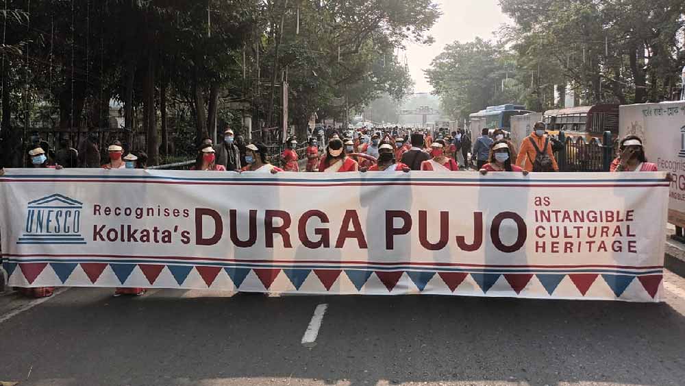 ডোরিনা ক্রসিংয়ে পদযাত্রার শেষে এক অস্থায়ী মঞ্চ তৈরি করা হয়েছিল। পাশাপাশি, ধর্মতলায় ক্রেন দিয়ে তোলা হয় ইউনেস্কোর প্রতি ধন্যবাদ জ্ঞাপনের তোরণ।