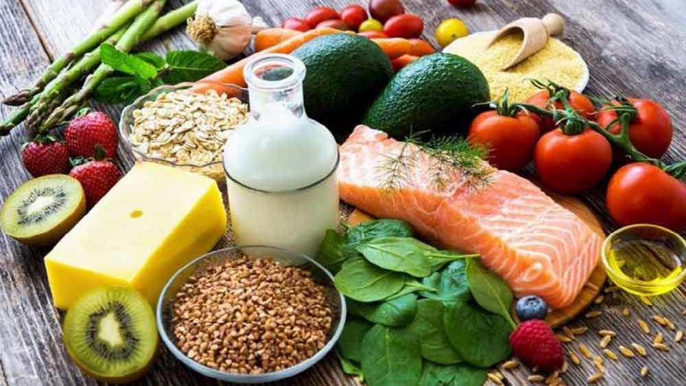 বড়দিনের আগে স্বাস্থ্যোজ্জ্বল চুল পেতে খেতে পারেন এই খাবারগুলি।