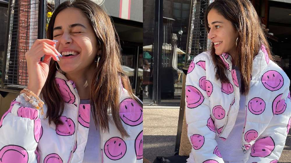 খুব চকমকে সাজ অপছন্দ। তা হলে অনন্যা পাণ্ডের মতো একটু মজাদার নকশা করা কোনও বম্বার জ্যাকেট জুটিয়ে নিন। মন-ভাল করা সাজে বন্ধু-বান্ধবের সঙ্গে বেরিয়ে চুটিয়ে উপভোগ করুন।