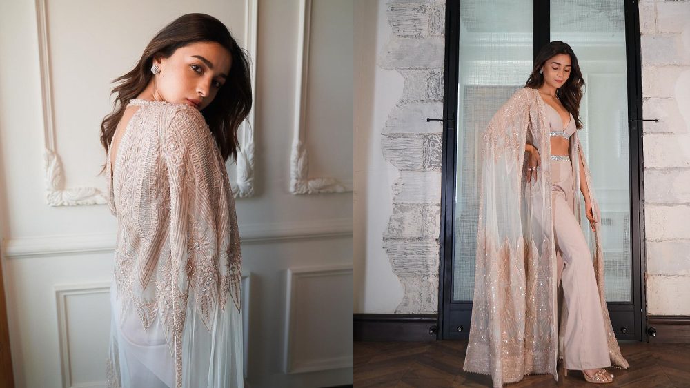 পারিবারিক অনুষ্ঠান থাকলে আলিয়া ভট্টের মতো কারুকাজ করা লং জ্যাকেট পরতেই পারেন। শীতে এমনিতে বেশির ভাগ মানুষ গাঢ় রং বেছে নেন। ভিড়ের মধ্যে আলাদা হয়ে উঠতে চাইলে আলিয়ার মতো ঘিয়ে বা অন্য কোনও নিউট্রাল রং পরতে পারেন। আলিয়ার মতো আপনার পোশাকেও যদি নাটকের ছোঁয়া থাকে, তা হলে রূপটান হোক ছিমছাম।