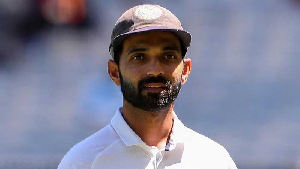 অজিঙ্ক রহাণে: সহ-অধিনায়কের সম্মান হারিয়েছেন। ব্যাটে রান নেই। চোয়াল কঠিন হচ্ছে মুম্বইয়ের ব্যাটারের। প্রোটিয়াদের বিরুদ্ধে উত্তর দেবে তাঁর ব্যাট?