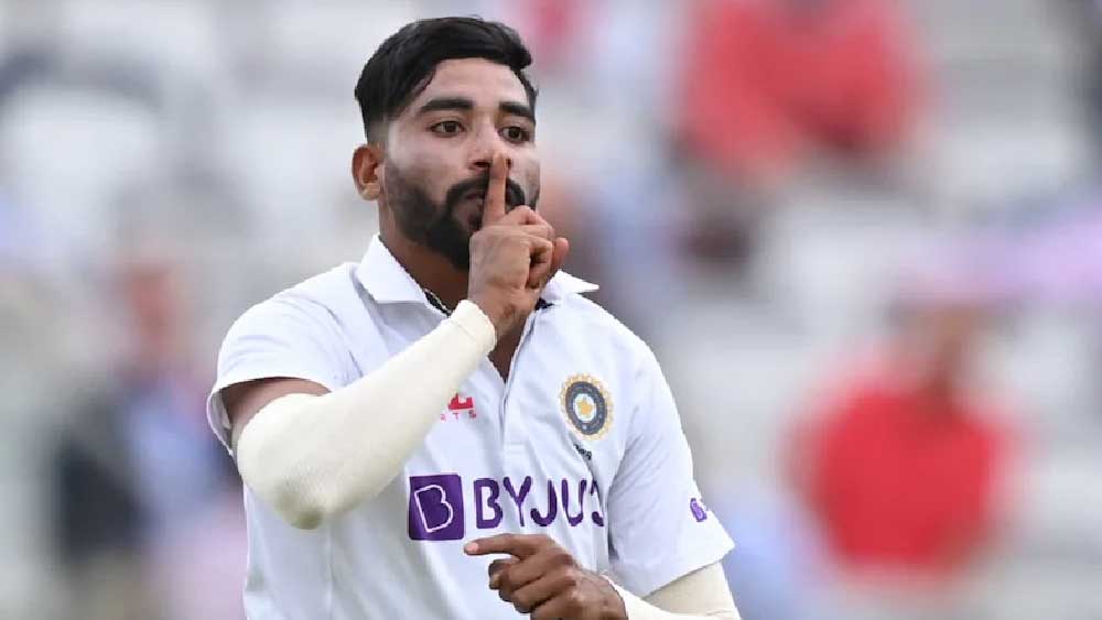 মহম্মদ সিরাজ: ছন্দে রয়েছেন তিনিও। শামির সঙ্গে সুযোগ পেতে পারেন এই পেসার। ইশান্ত শর্মার বদলে তাঁকে নেওয়া হতে পারে বলে মনে করা হচ্ছে।