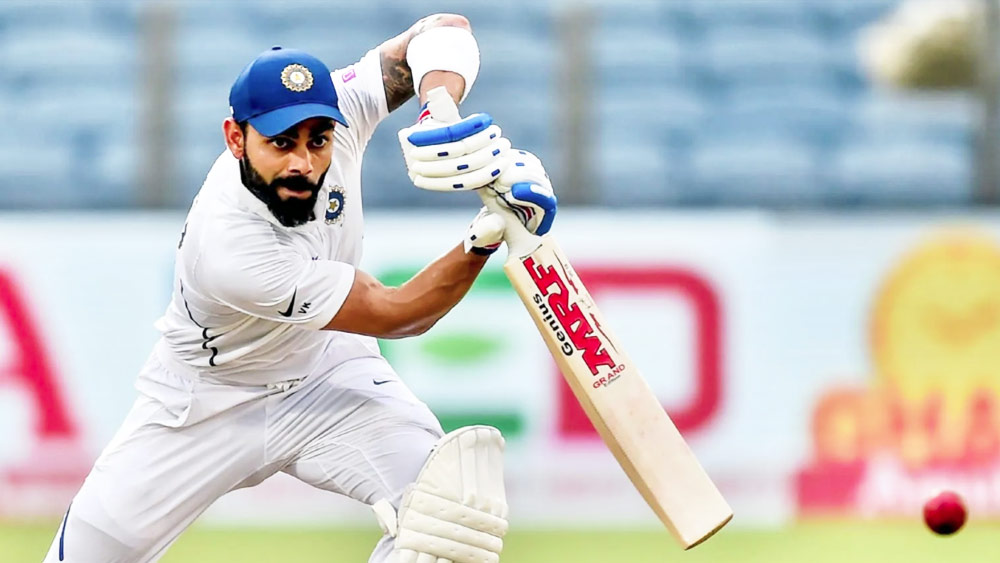 ১০০টি টেস্ট খেলা থেকে তিন ম্যাচ দূরে রয়েছেন বিরাট কোহলী। দক্ষিণ আফ্রিকা সফরে তিনটি ম্যাচ খেললেই এই মাইলফলক ছুঁতে পারবেন ভারতের টেস্ট অধিনায়ক। টেস্ট সিরিজের সব ম্যাচ খেললে কেপটাউনে শততম টেস্ট খেলবেন কোহলী। 