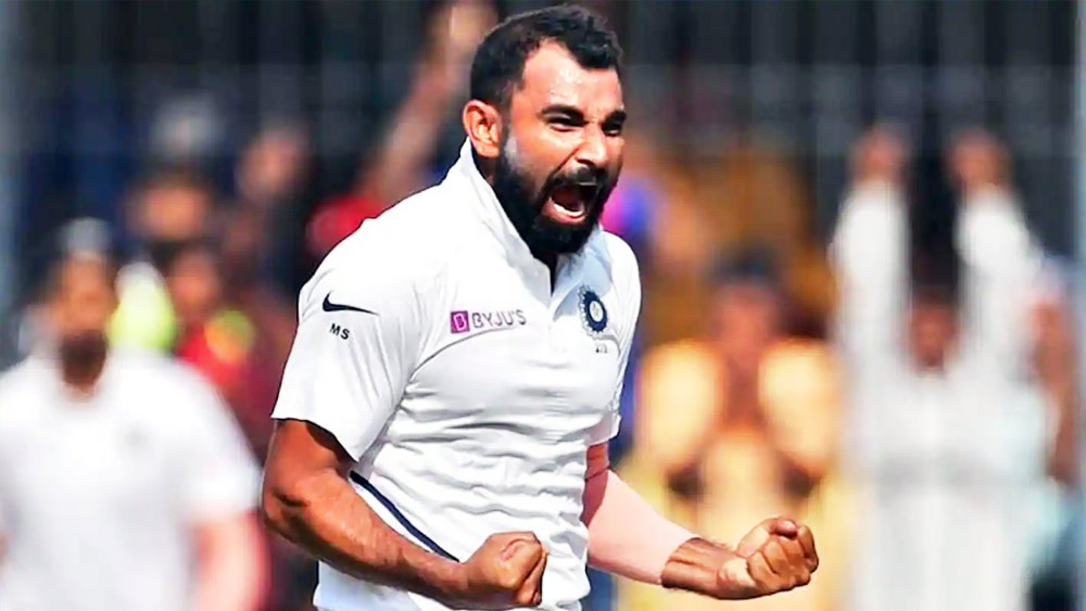 ব্যক্তিগত রেকর্ডের সামনে মহম্মদ শামিও। আর ৫টি উইকেট নিলেই টেস্টে ২০০ উইকেটের মাইলফলক ছুঁয়ে ফেলবেন বাংলার পেসার। ভারতের পঞ্চম পেসার হিসেবে এই মাইলফলক ছোঁবেন তিনি।