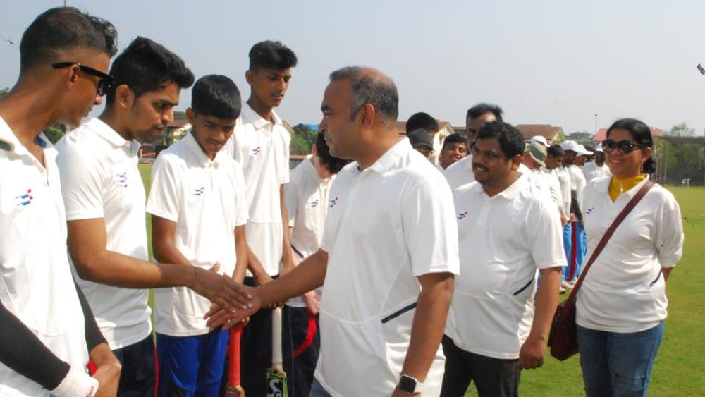 ক্রিকেটই এখন ভোটপ্রচারের হাতিয়ার।