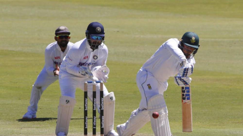 সরাসরি: আউট ডিকক, ভারতের ৩২৭ রানে জবাবে দক্ষিণ আফ্রিকা ১০৪/৫