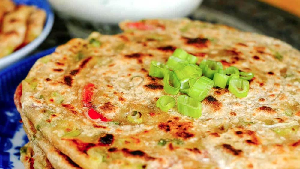 পেঁয়াজের পরোটা।