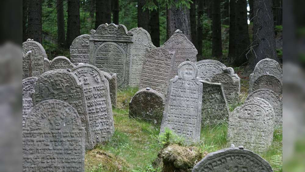 টোকিয়ো ঘুরতে আসা পর্যটকদের কাছে এই সিঁড়ি একটি দর্শনীয় স্থান। সিঁড়ি নিয়ে লোকমুখে প্রচলিত রয়েছে নানা গল্পও। কেউ বলেন, সিঁড়িটি কবরখানার পাথর দিয়ে তৈরি। কারও মত, এই সিঁড়িতে সেই সব মানুষের সমাধির পাথর দিয়ে তৈরি যাদের মৃত্যু হয়েছে গোপনে, আড়ালে, যা সাধারণের থেকে লুকোতে চাওয়া হয়েছে।