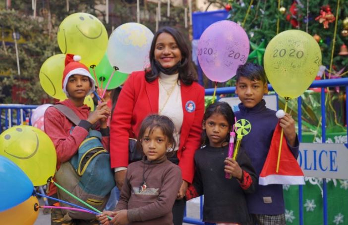 পথশিশুদের সঙ্গে