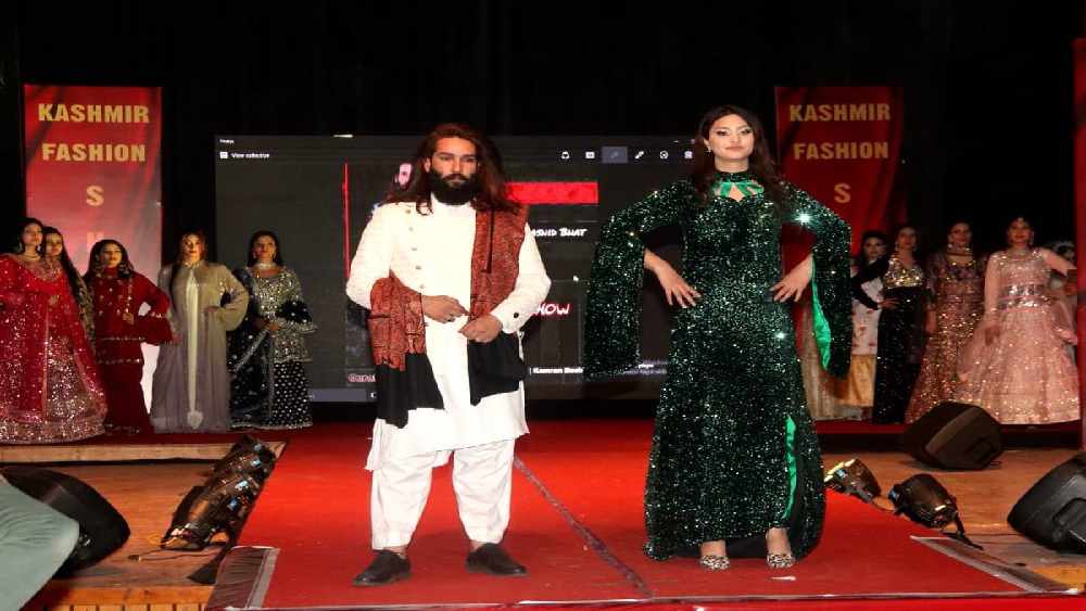 ‘শেরি কাশ্মীর ইন্টারন্যাশনাল কনভেনশন সেন্টার’-এ আয়োজিত ‘দ্য কাশ্মীর ফ্যাশন শো’ নজর কাড়ে গোটা দেশের।