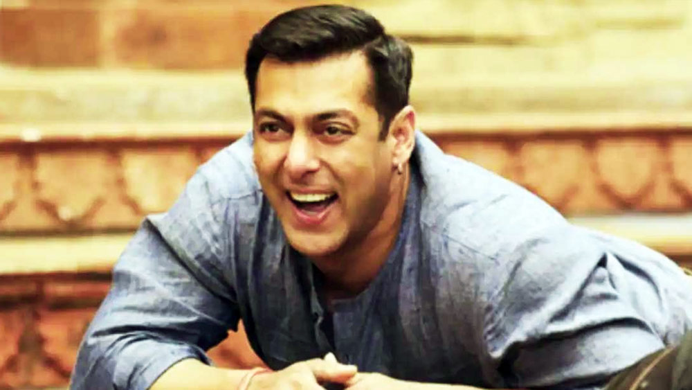 সলমন খান যা করেন, তাতেই নাকি শিরোনামে উঠে আসেন। আর যা করেন না? তাতেও তিনি শিরোনামেই। হ্যাঁ! সম্প্রতি এমনই ঘটেছে সলমনের সঙ্গে।