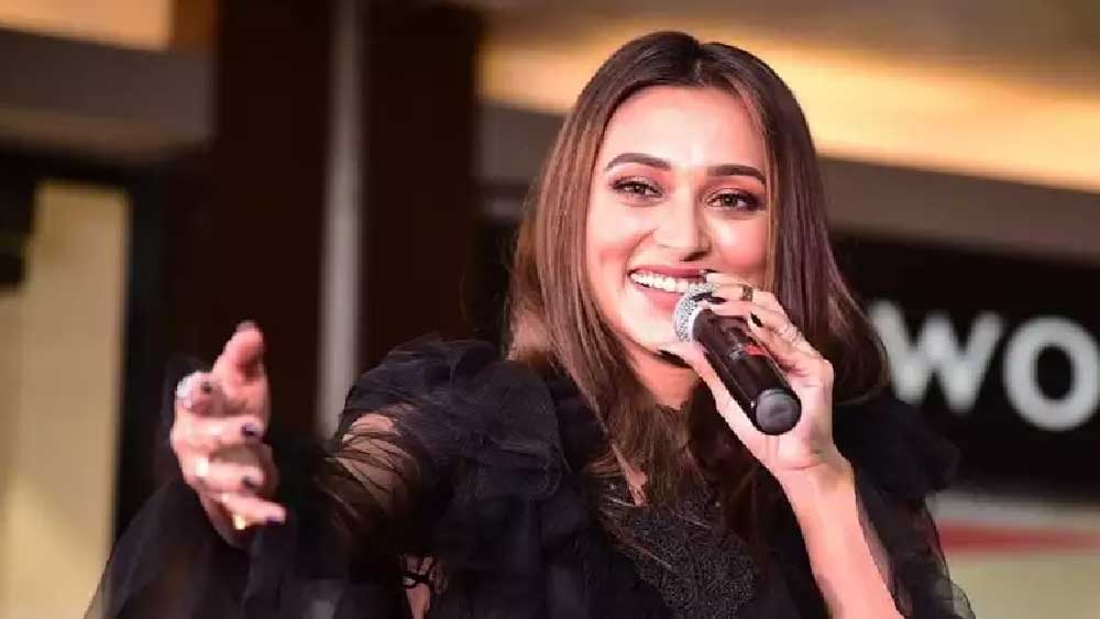 কাজ, ব্যস্ততা নিয়ে খুশি মিমি।