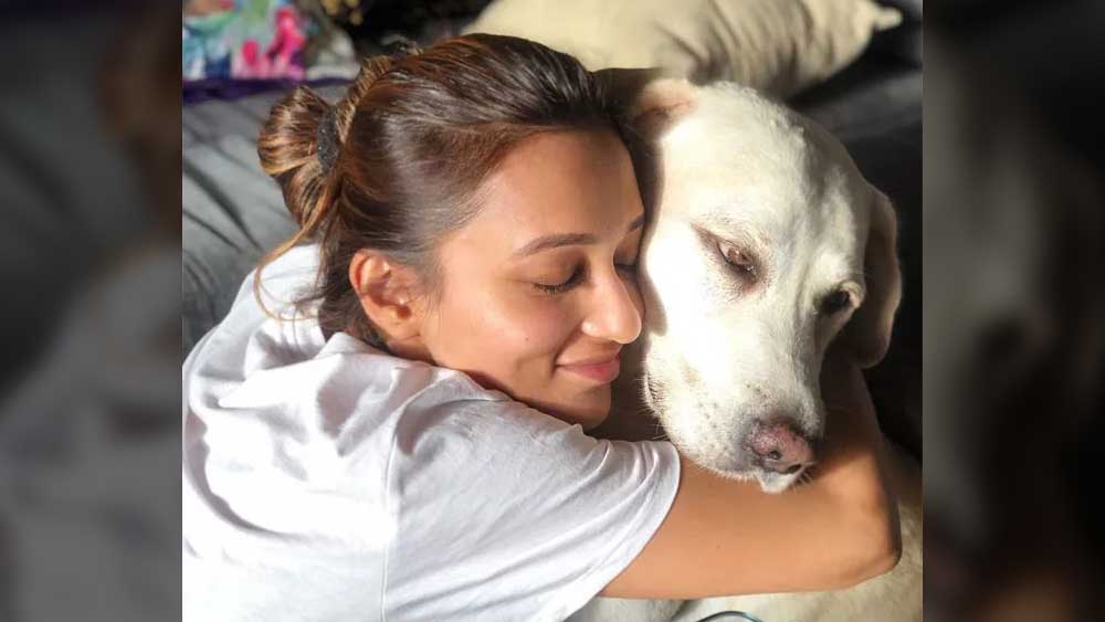 চিকুর সঙ্গে মিমি।