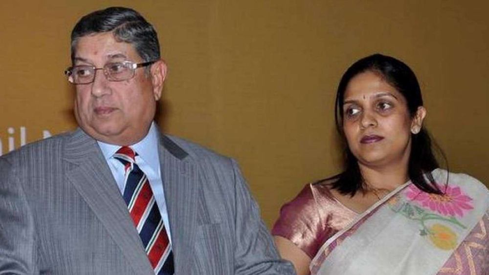 মেয়ের সঙ্গে শ্রীনিবাসন।