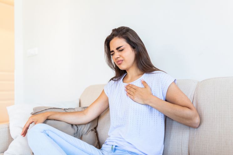 এই সময় রোগী শক পেতে পারেন। জীবনের ঝুঁকি রয়েছে, বুঝতে পারলে শক পাওয়া খুব স্বাভাবিক। প্রথমেই রোগীকে শান্ত অবস্থায় নিয়ে আসুন।