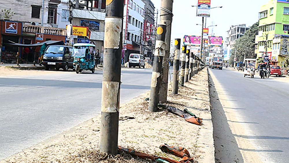বর্তমানে পরিচ্ছন্ন লিঙ্ক রোড।  ছবি: সঞ্জীব ঘোষ