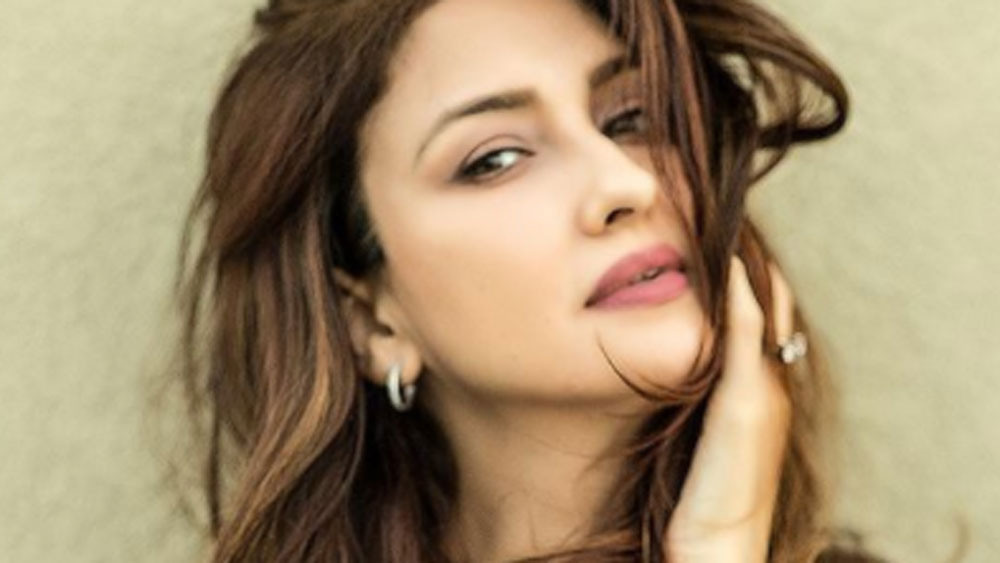 এটা নিয়ে অবশ্য এতটুকু আফসোস নেই তাঁর। কারণ ধারাবাহিক তাঁকে যে জনপ্রিয়তা এনে দিয়েছে তা কোনও বলি নায়িকার থেকে কম নয়।